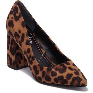 Charles David Vasto Pump Leopard Size 8